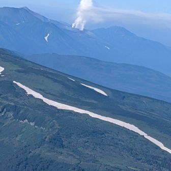 活発に活動している十勝岳の噴煙がバッチリ写ってました