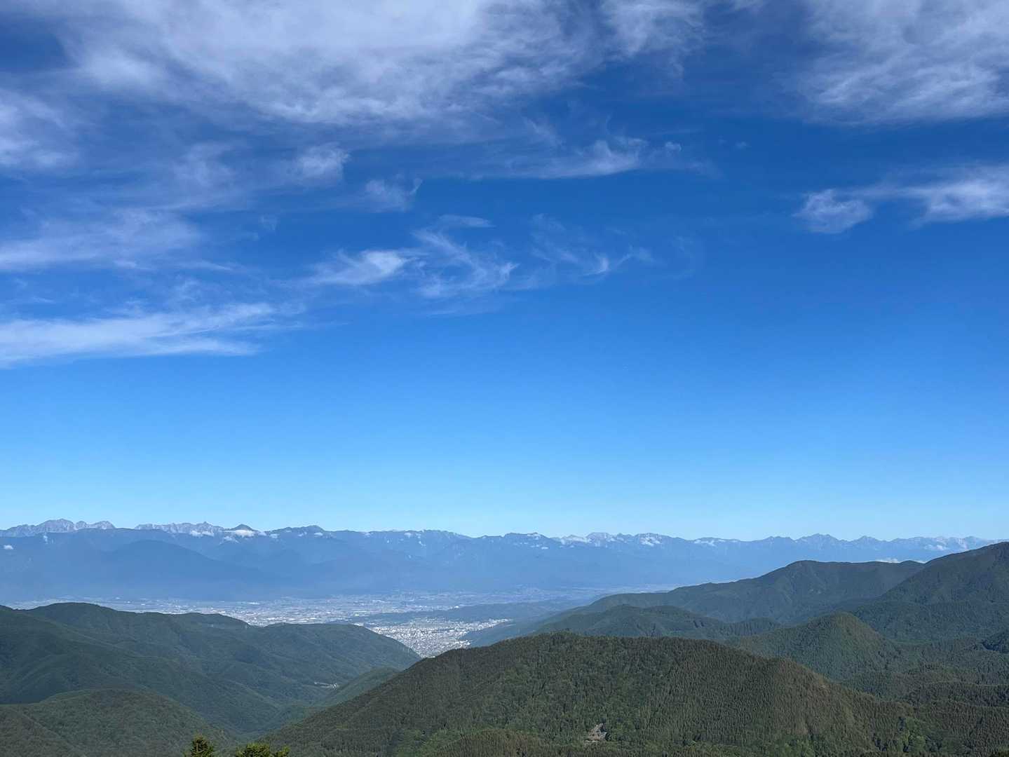 穂高から白馬岳まで北アルプス一望。
