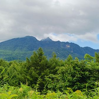 妙高山と外輪山。この角度は初めましてです。