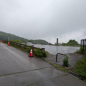 降りたら更に雨☔が強くなって来ました〜。
