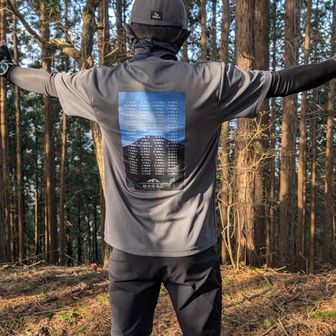 フォロワーさんお二人に古賀志山でお会いしてこのTシャツの存在を知り、即買いでした👕👕

勝手にリンク貼ったりすると怒られるかもしれませんので

「栃木　百名山　Tシャツ」で検索してください

追記
Tシャツ製作者様からリンク先貼付の許可頂きましたので、改めて
↓↓↓

https://www.ttrinity.jp/shop/manzo_?srsltid=AfmBOoq5iuym4kRJhr5yDULAgf6fbaJoZ6rBSyTTHBmeamqPIE6tzaeC