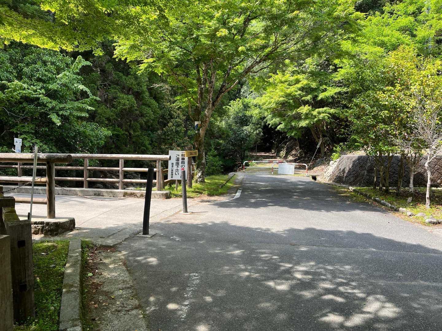 やっと下りてきたらキャンプ場でした