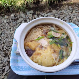 時間があったので鍋割山経由。
なんと10:00前なのに鍋焼きうどん営業中です♪