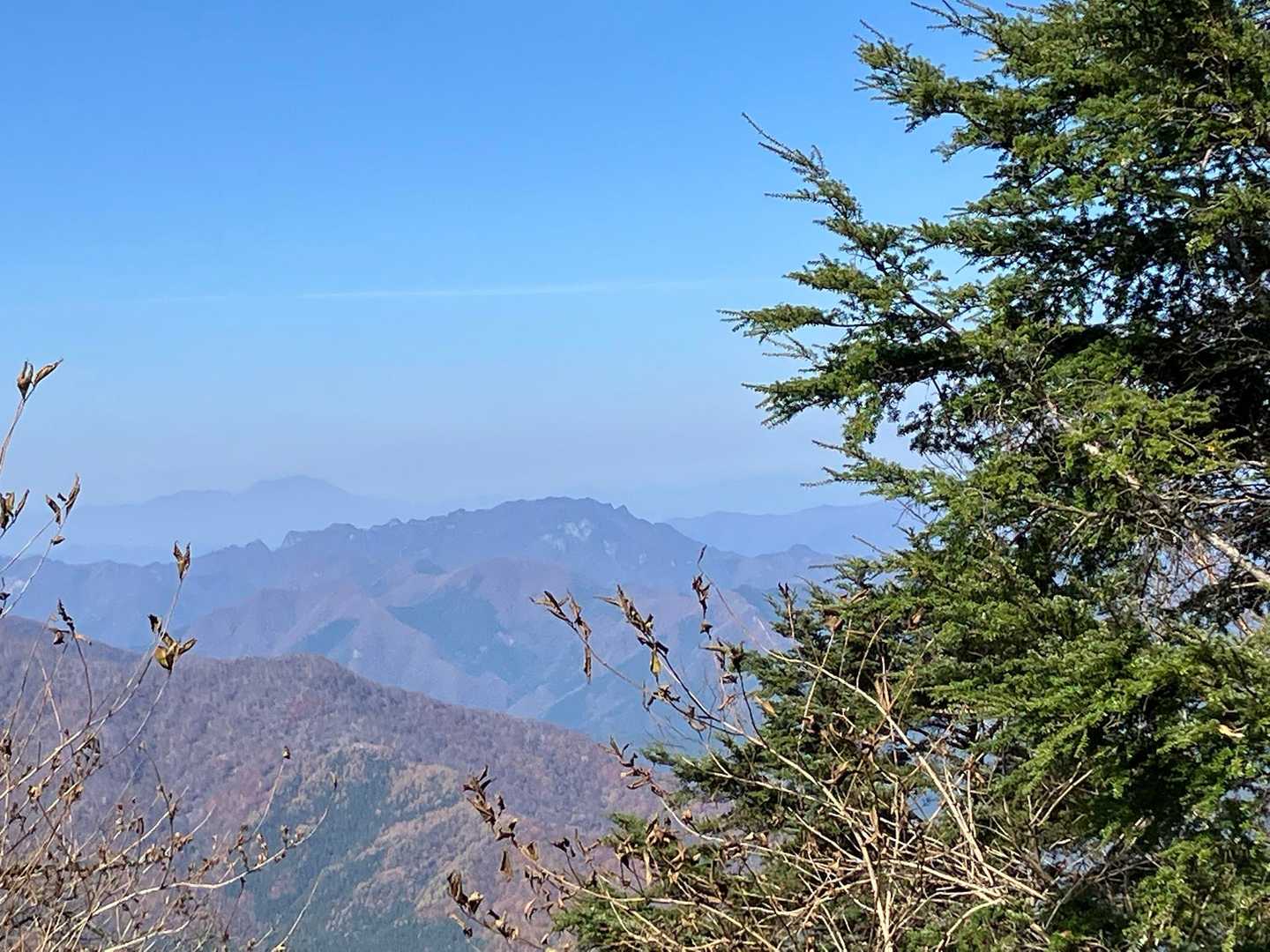 真ん中が去年登った両神山！