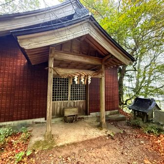 社でお参りし