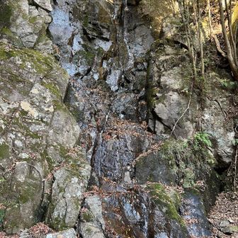 水量の少ない滝…