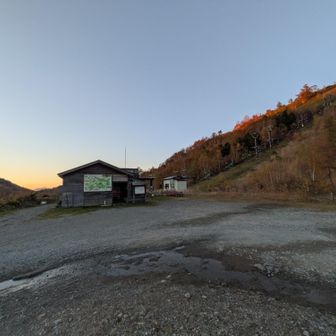 リフト乗り場の裏も日が沈んでいってます😅