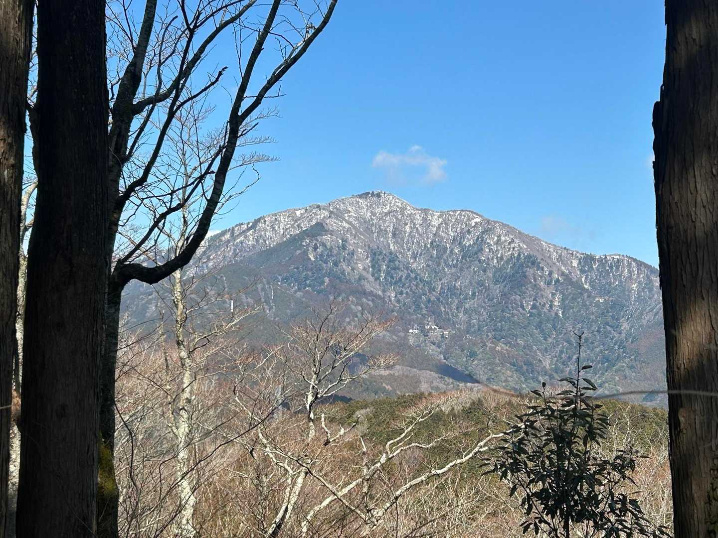 雪化粧大山✨✨
あっちの方面に登りたかったなぁ．．とも思うけど起きられなかったな(･･;)