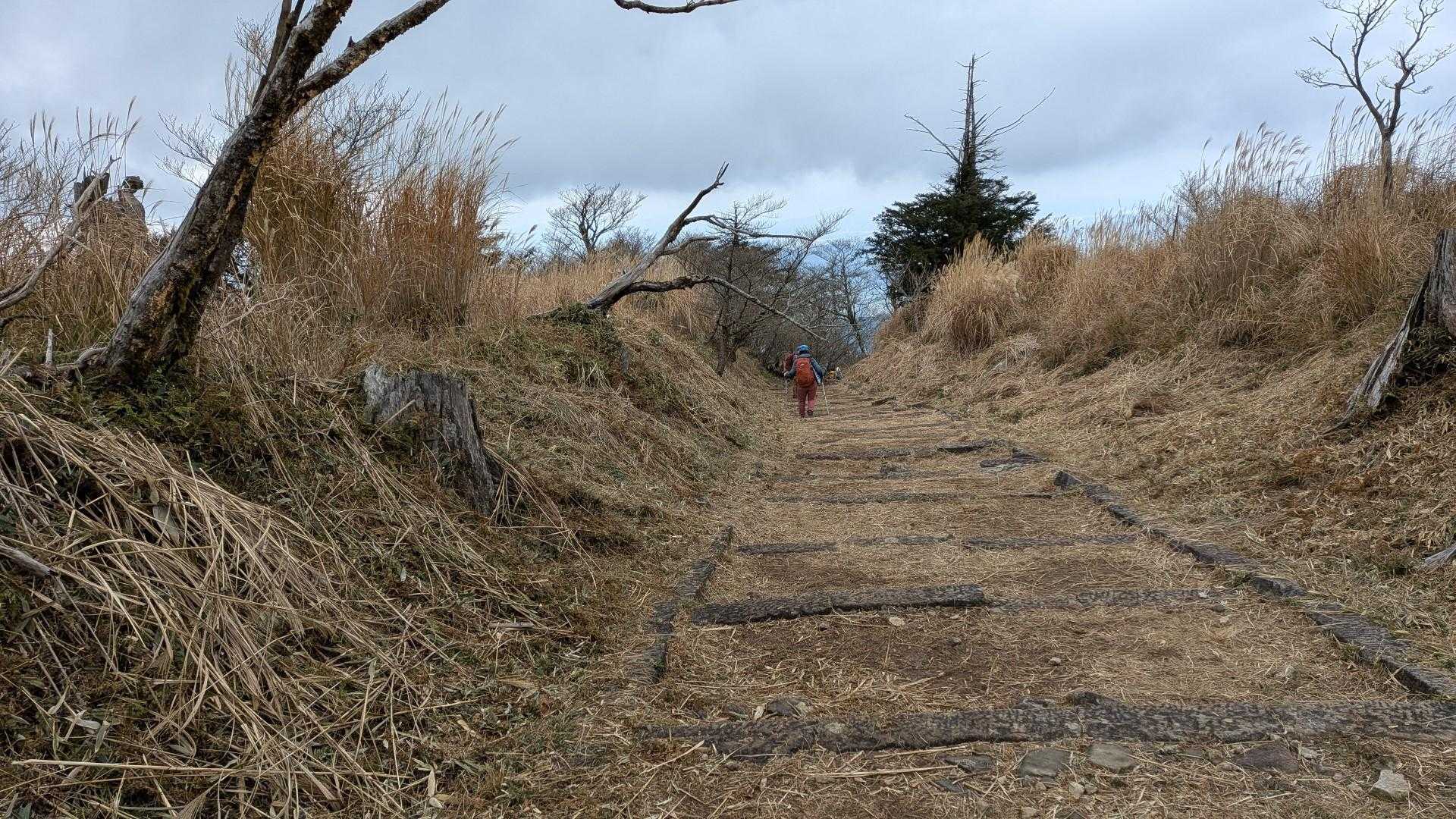 南岳の後はピストンせずにバードライン経由で周回することにした