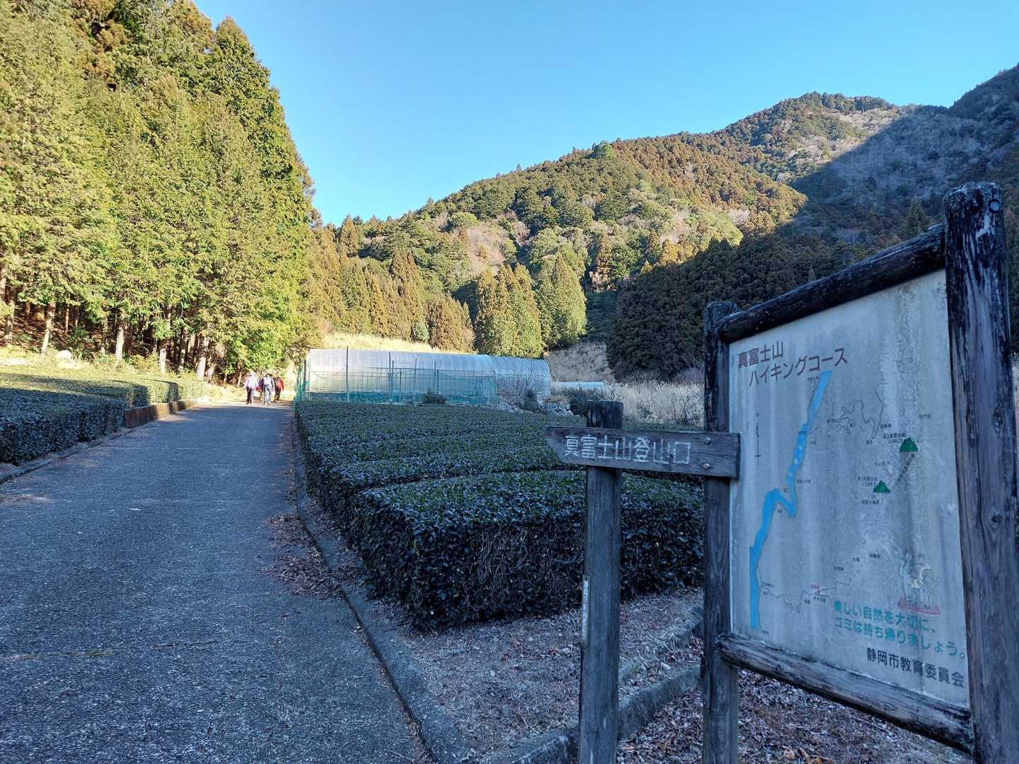 今朝も冬型の気圧配置で氷瀑に期待が高鳴る。