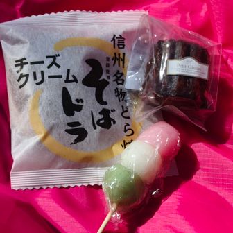 休憩多めなのでいつもよりもおやついっぱい食べちゃった🤣
入笠山で買ったそばドラとお団子🍡、カヌレは持ち帰りました😚