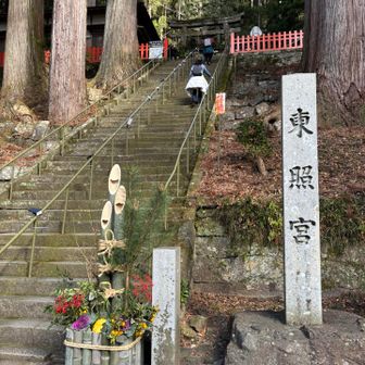 東照宮には正月に向けて門松が