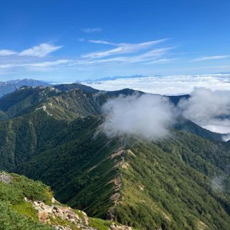 今から燕山荘まで戻ります😃