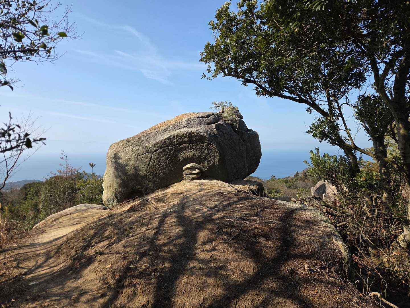 途中に岩がたくさん😃