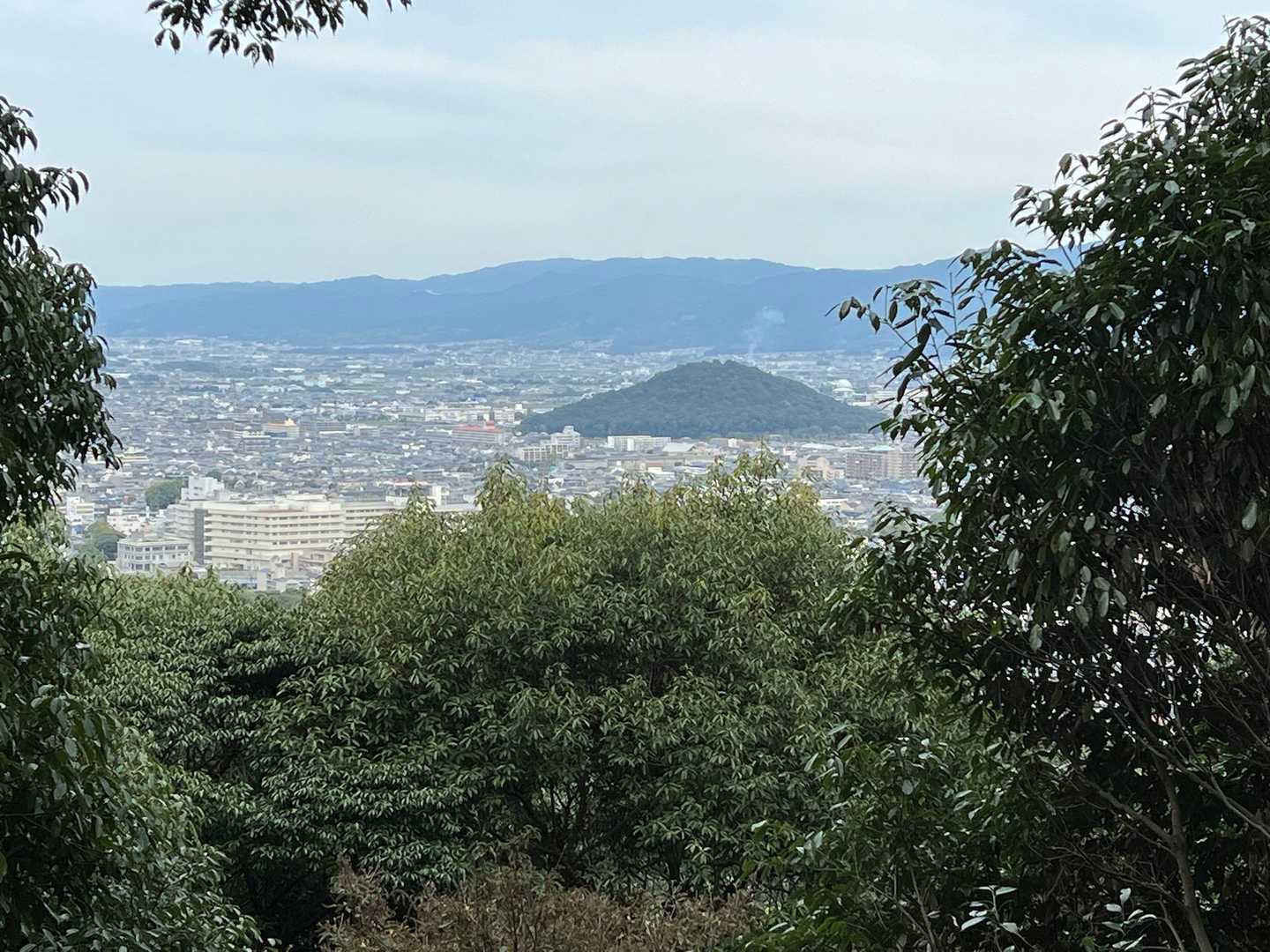畝傍山山頂から耳成山方面