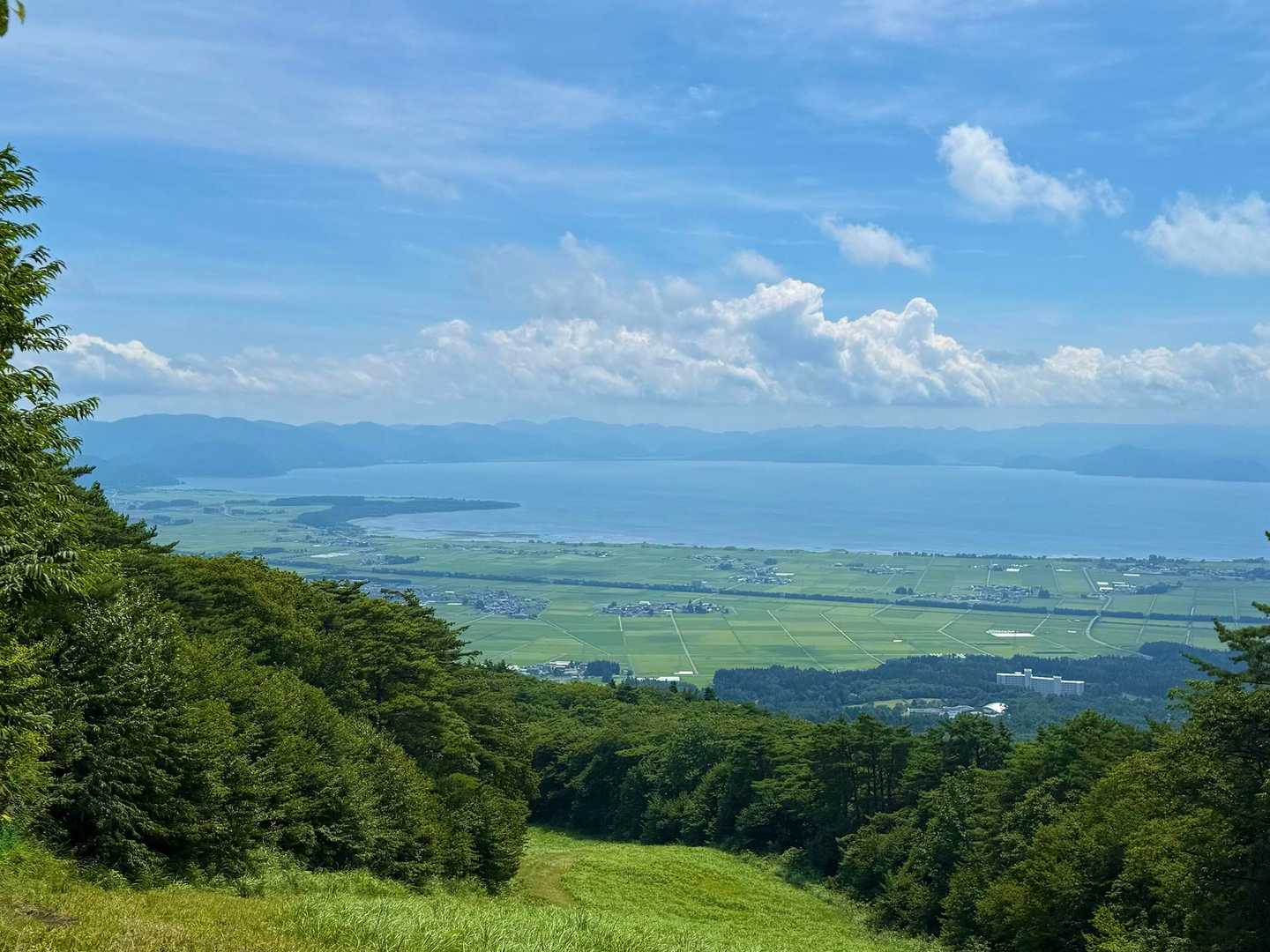 猪苗代湖は日本で4番目に大きい湖
最大深度は93.5m
磐梯山の四季折々の姿を映すことから
『天鏡湖』の別名があるとのこと☝🏻