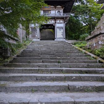 登山口は大山神社から。（写真は大山寺ですが）