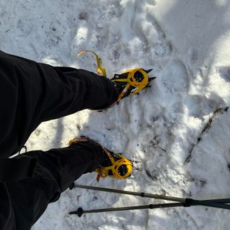 御小屋山でアイゼンからチェーンスパイクに換装。