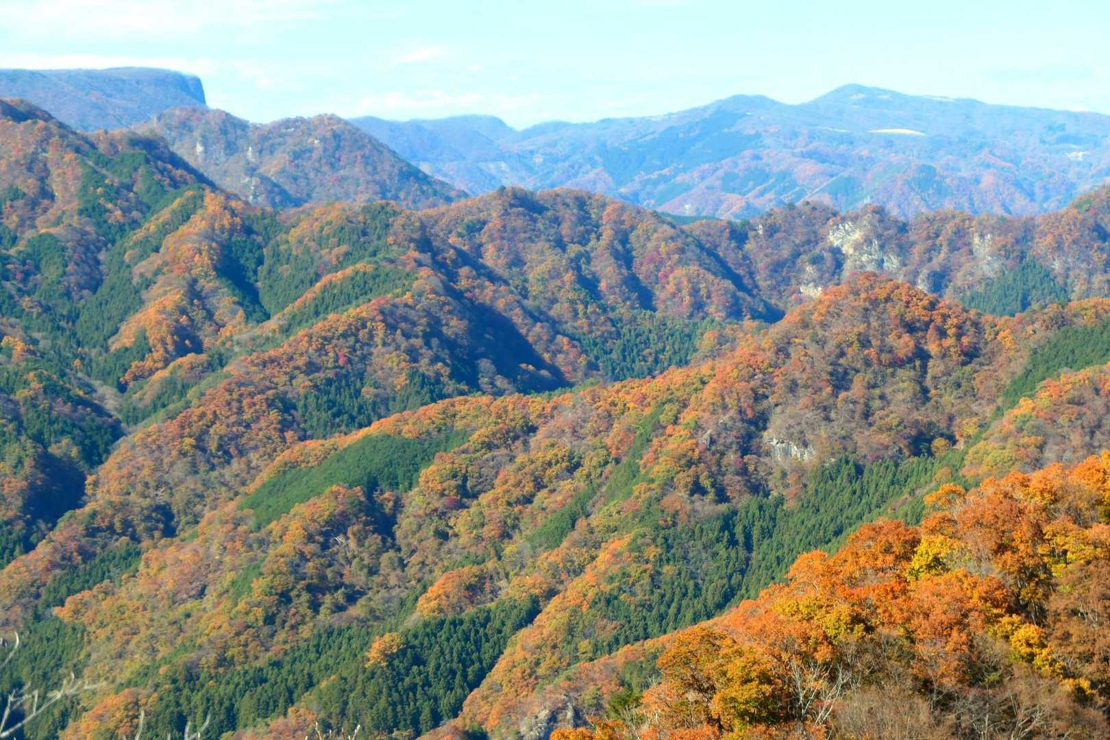 山頂から荒船山方面