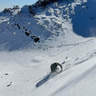 ゴロゴロと滑落した事がなければ対処が遅れますからね。

次は私もハードシェルの上下着てピッケル⛏️持って練習かな？😂😂