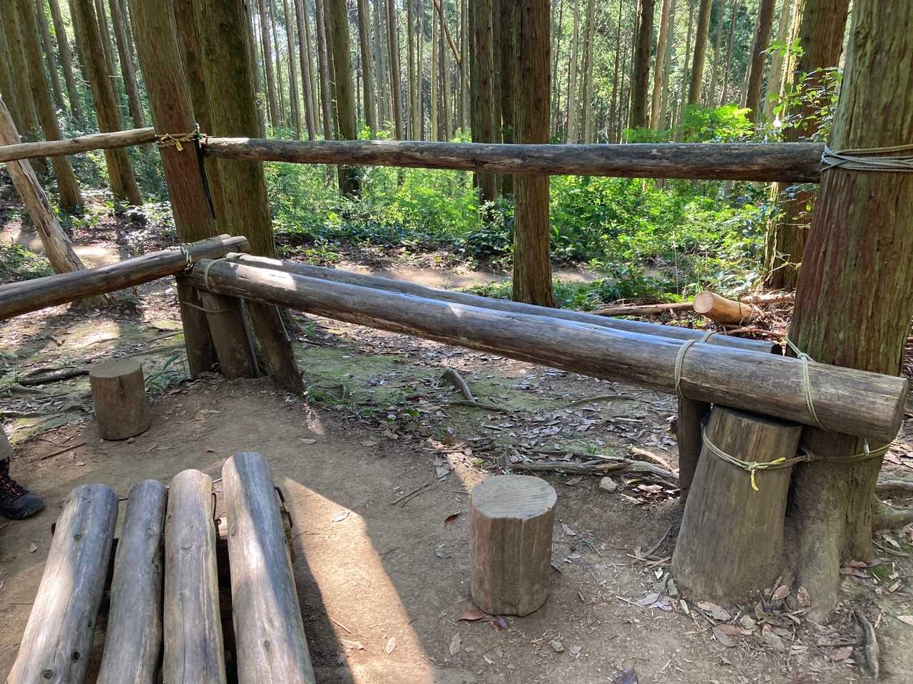 丁寧に作られたベンチあります✨風が通り抜けて気持ちいい😄