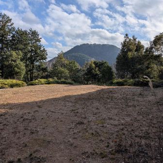 的山南峰全景。今から行く、大日山が見える