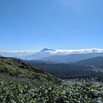 見返り峠から岩木山。大きな山です。