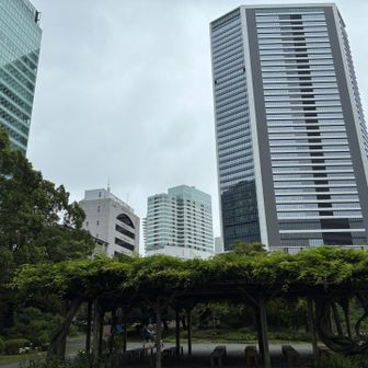 浜松町駅からすぐだけど、駅が工事中で少し迷った