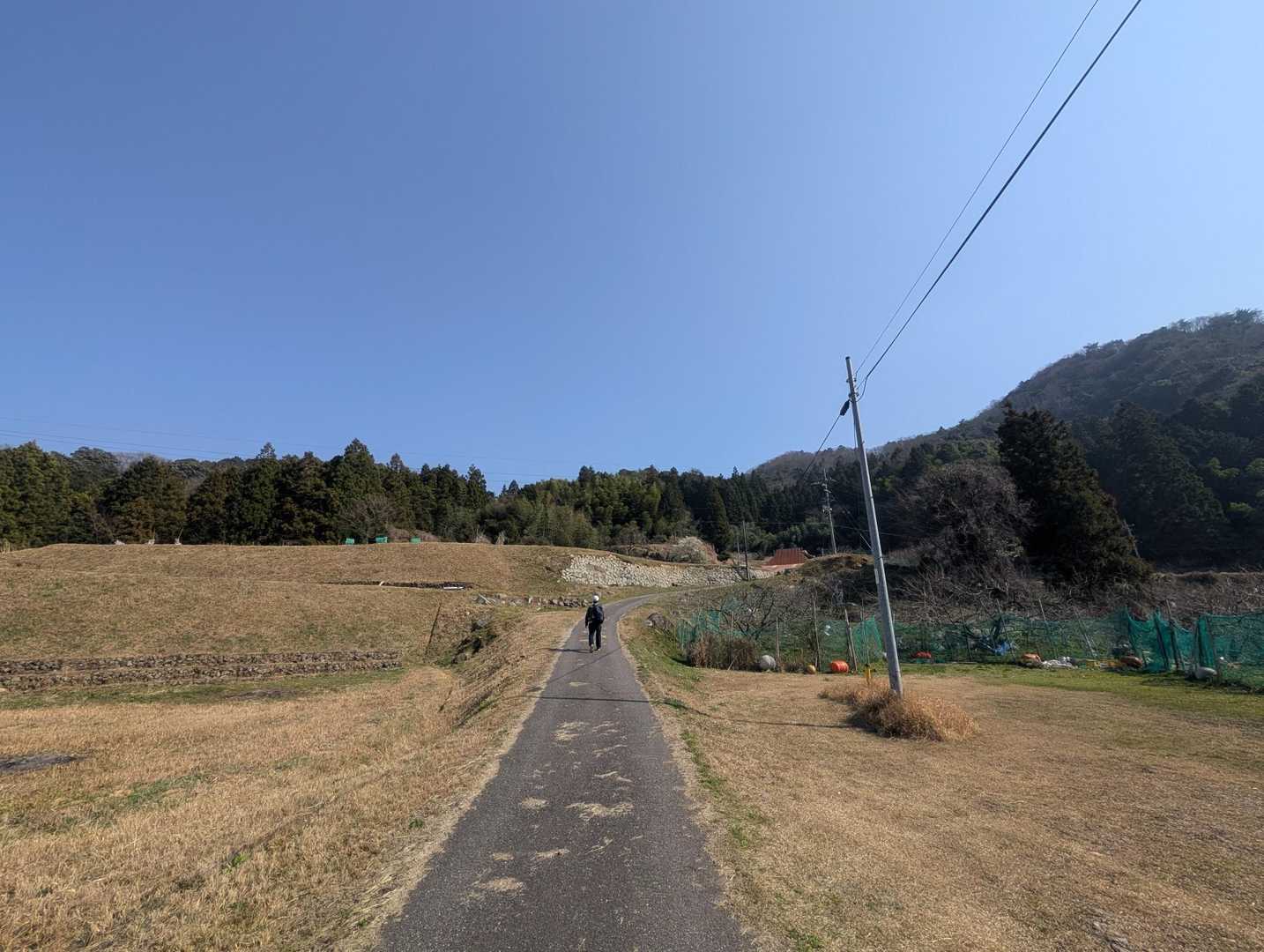 韮草山 方向。