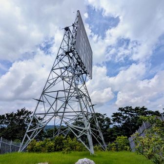 関西電力送配電　嶺南変電所〜乗鞍無線中継所間の大御影山反射板
byK3様