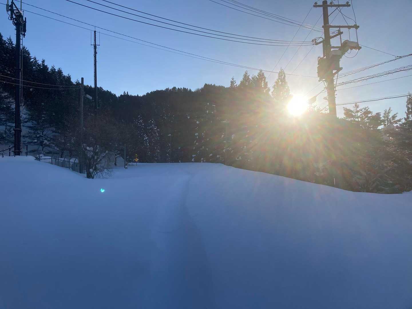 スタート。
昨日積もったであろう雪、すでに重たいねんけど😱