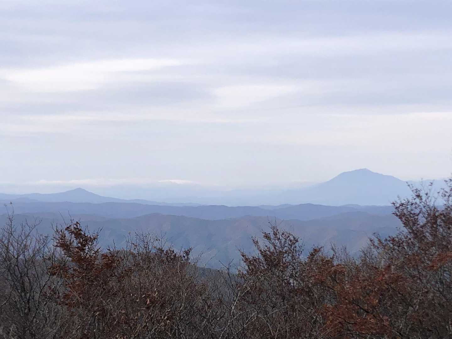 ここからも姫神山と岩手山