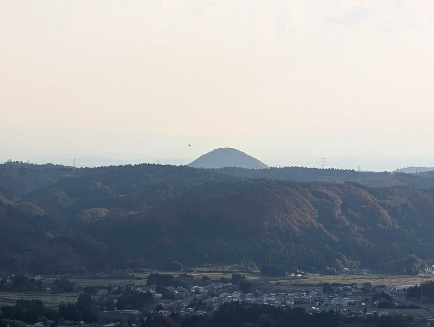 やけに目立つ山がありますね😁