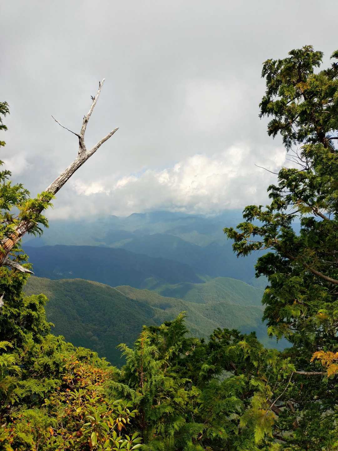 乾徳山登山口バス停-乾徳山登山口-道満山-徳和峠 周回コースの写真