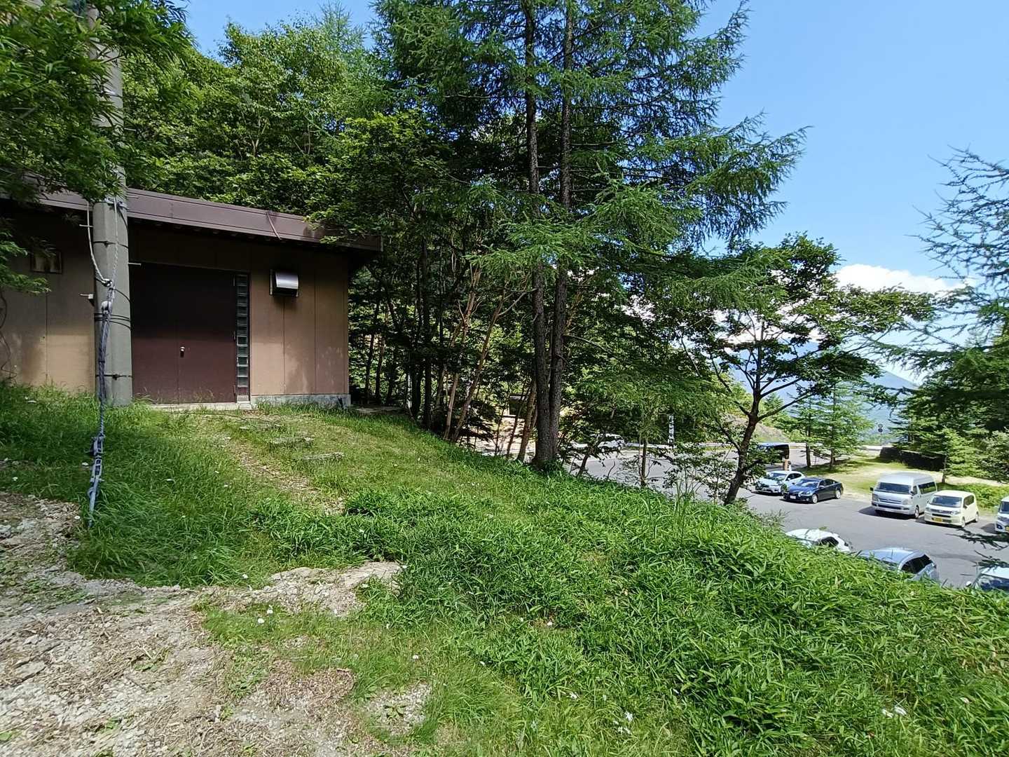 下山。

ようやくカムチャツカ半島の大地震を知る。
登山中は極力音を鳴らしたくない人間だけど、圏外だと外界の情報が一切入らないというのも考えものだな〜。
