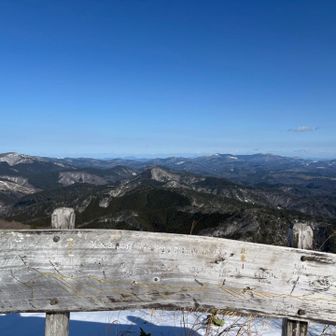 快晴で眺望は文句なし。
三瓶山ははっきりと、大山はなんとなく見えたような‥