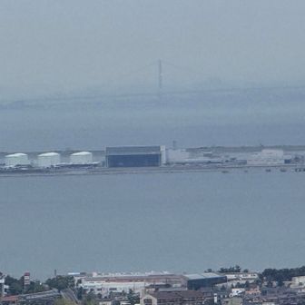 明石大橋が少し見えます