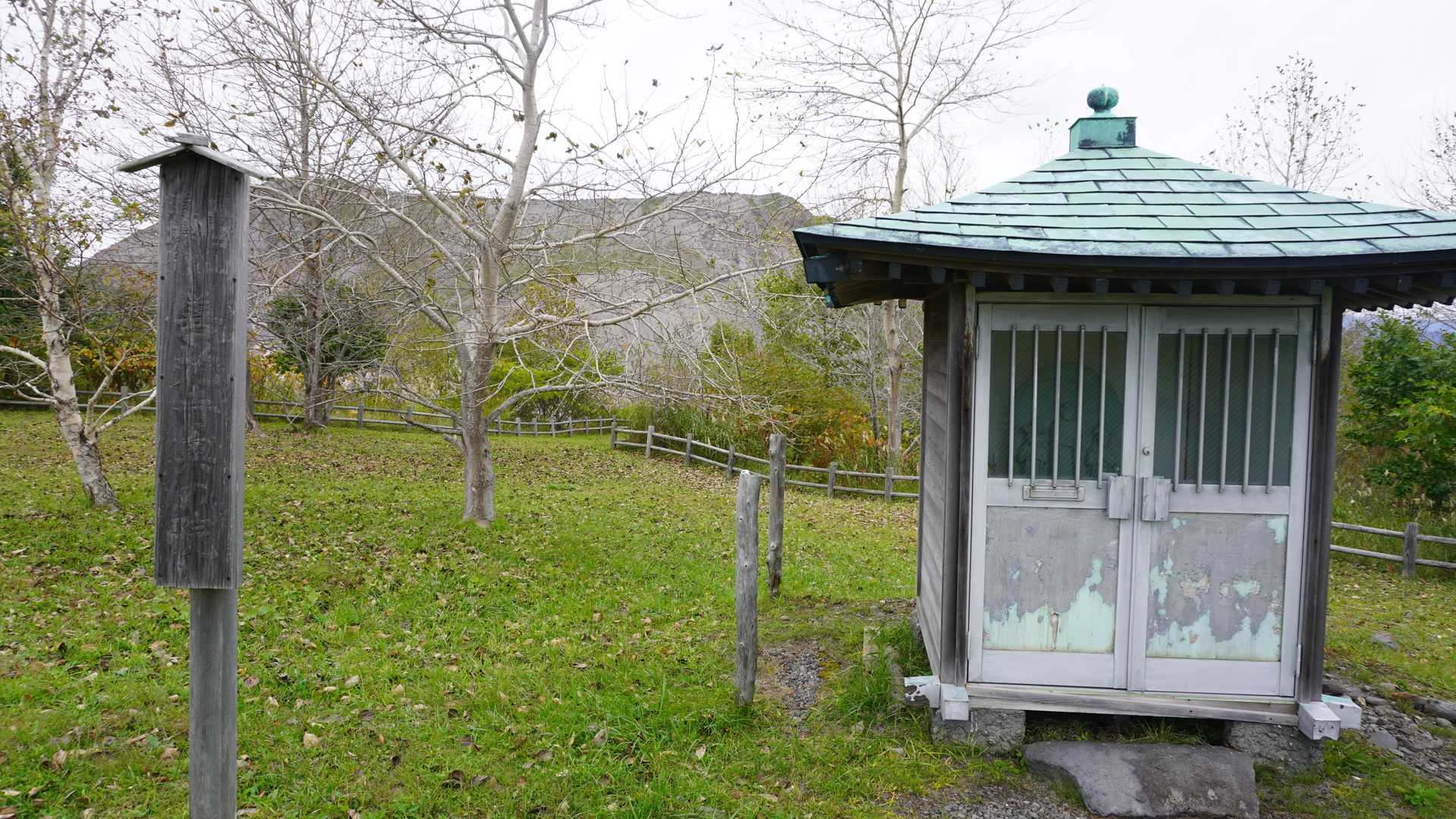 善光寺奥の院。長野善光寺とは無縁で、伊達市にある浄土宗の有珠善光寺です。有珠山は、北海道では珍しい信仰の山だそうです。