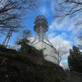 山頂はＮＴＴの高縄無線中継所でした。