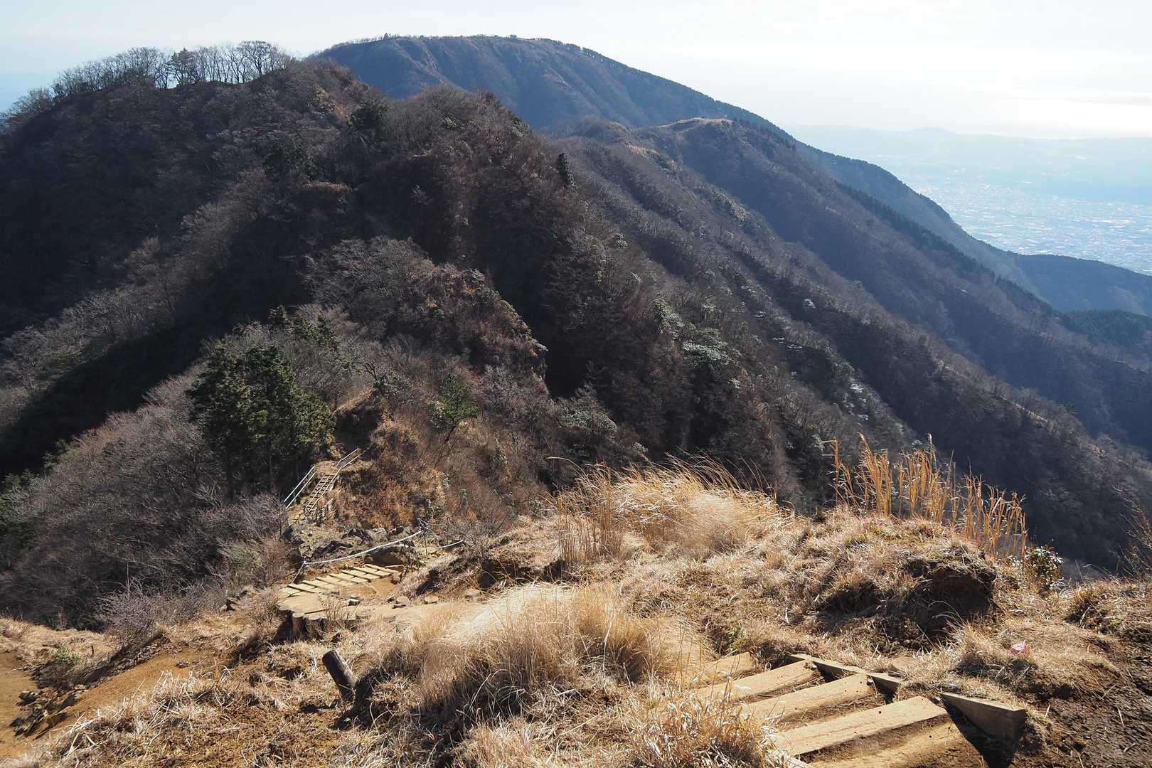なんとか登り切り
振り返るとこの景色だ😮奥に三ノ塔尾根が　歩いたなーって