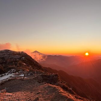 上がってきましたー👏
※この後少しガスに包まれたので小屋に戻って出発の準備