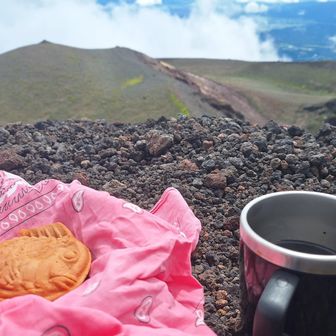 ☕と鯛焼きの食いかけ😋