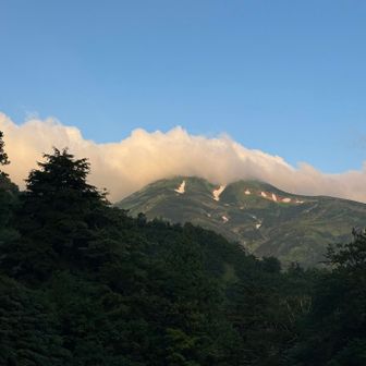 目の前の山は　雪倉岳かな？
標高2600㍍ちょい