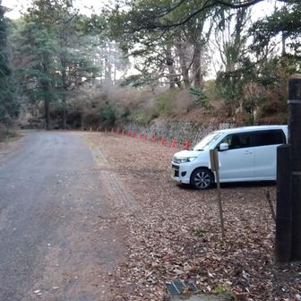 キャンプ場傍の駐車場からスタート