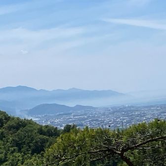 さらなる眺望
手前に本尊山、奥は壺神山