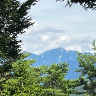 この前行った甲斐駒ヶ岳山頂はガスガスで残念でしたがこちらからはくっきり⛰️