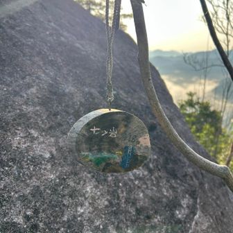 落ちてしまっていた小さな手作り看板

分かるように木にひっかけ直しておいた