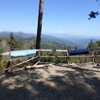 こっちの展望台は結構傷んでいる…修理必要だなぁ