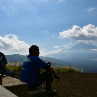 富士山と山中湖を眺めながら…🤔

下りなら行けたけど…
やっぱり繋げるなら上りにしておきたくて…↗️

ﾗｲﾈﾝﾉ ｼｭｸﾀﾞｲ ｽﾀﾝﾌﾟﾅｲﾄｺﾓ ｲｶﾅｲﾄﾈ!