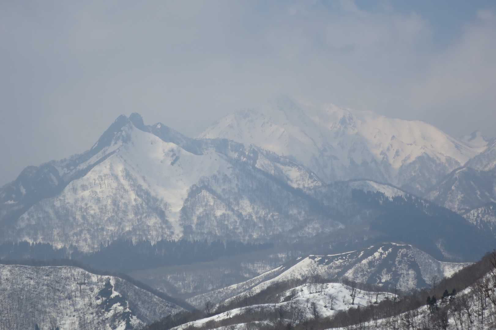 帰り帰り、見えるポイントを探す。
これが大山東壁が1番良く見えた瞬間かな。